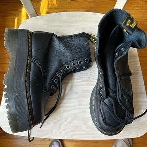 Doc Martens Platform 8 eye boot size 7 UK 5 EUC pascal max